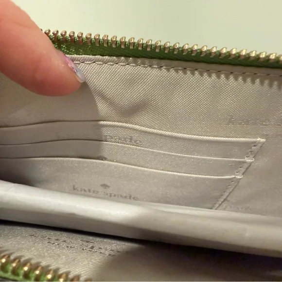 Kate Spade Vibrant Green Wristlet NWT *Fast Shipping* - Picture 9 of 10